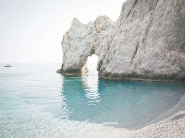 ΑΠΟ ΤΟ ΒΟΥΝΟ ΤΩΝ ΚΕΝΤΑΥΡΩΝ ΣΤΟ ΝΗΣΙ ΤΟΥ ΠΑΠΑΔΙΑΜΑΝΤΗ
