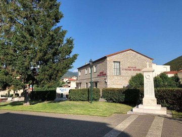 ΜΟΥΣΕΙΟ ΘΥΜΑΤΩΝ ΝΑΖΙΣΜΟΥ ΔΙΣΤΟΜΟΥ - ΜΟΝΗ ΟΣΙΟΥ ΛΟΥΚΑ - ΑΝΤΙΚΥΡΑ